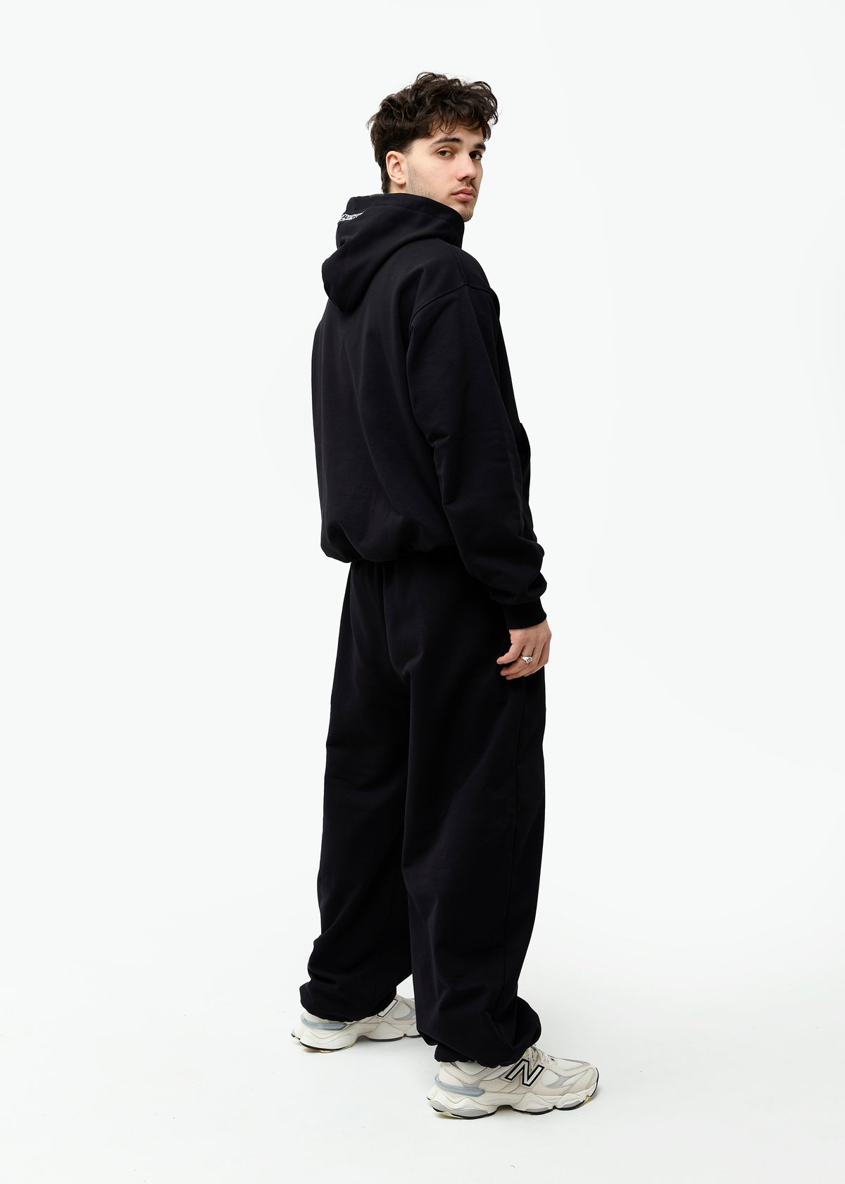 BASIC black zipped hoodie
